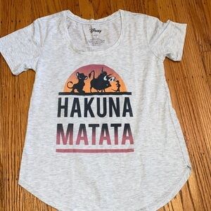 DISNEY hakuna matata size small shirt